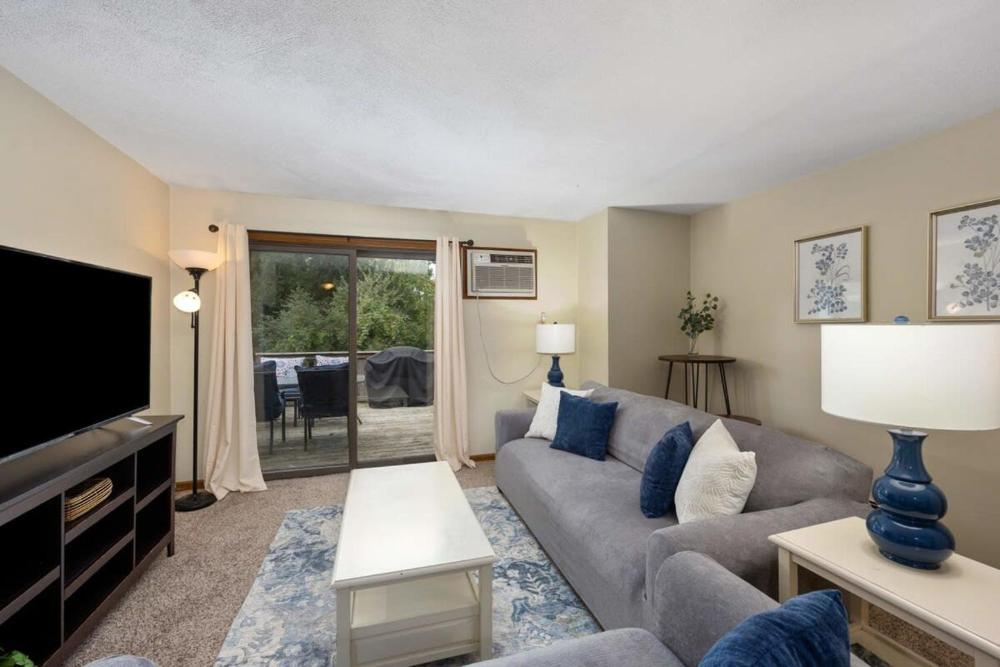 2 Bella Vista Cottages near Cannonsburg w Parking